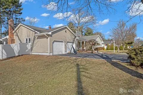 7 Robin Rd, Edison, NJ 08820 photo 3