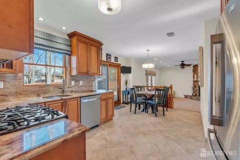 14 Daniel Pl, Matawan, NJ 07747 photo 10