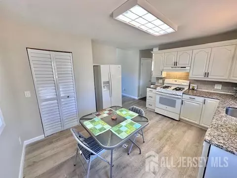 111 Main St, Helmetta, NJ 08828 photo 18