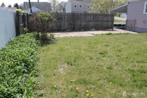 Exterior - 2 Haven Ter, Parlin, NJ 08859 photo 2 of 4