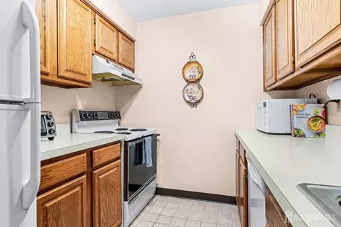 2310 Ravens Crest Dr, Plainsboro, NJ 08536 photo 6