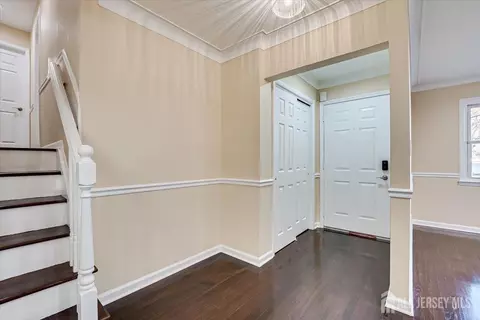 4 Adelphi Ct, Edison, NJ 08837 photo 2