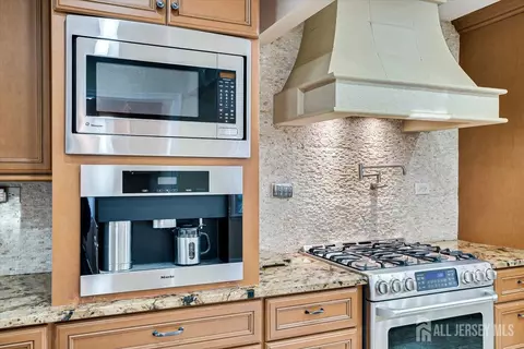 4 Adelphi Ct, Edison, NJ 08837 photo 7