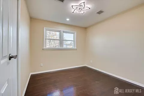 4 Adelphi Ct, Edison, NJ 08837 photo 14