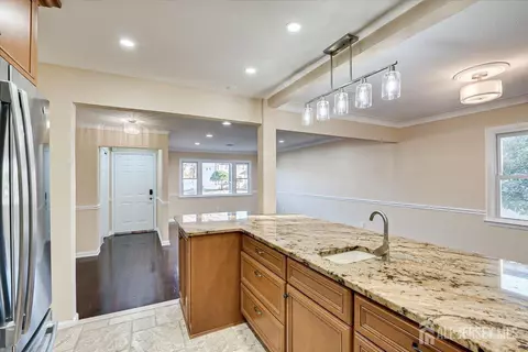 4 Adelphi Ct, Edison, NJ 08837 photo 9