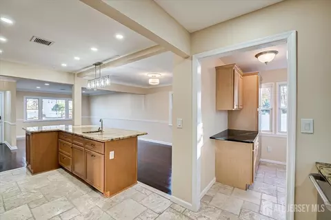4 Adelphi Ct, Edison, NJ 08837 photo 6