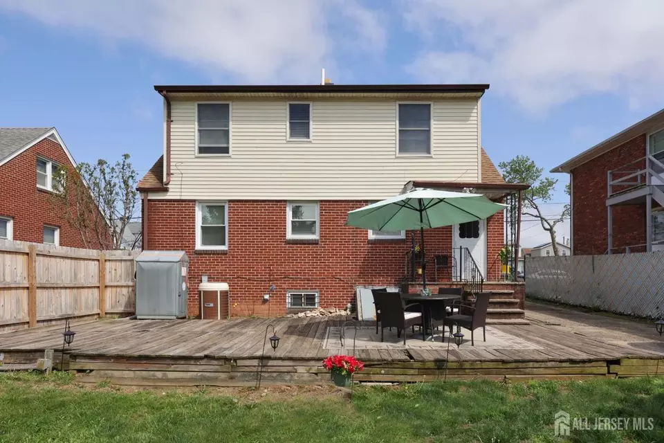 Exterior - 687 Hommann Ave, Perth Amboy, NJ 08861 photo 9 of 11