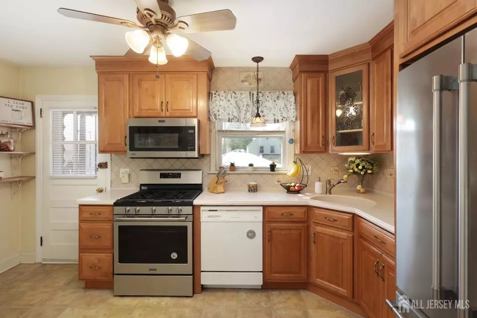 Kitchen - 687 Hommann Ave, Perth Amboy, NJ 08861 photo 2 of 3