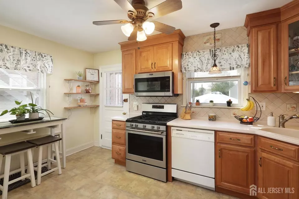 Kitchen - 687 Hommann Ave, Perth Amboy, NJ 08861 photo 3 of 3
