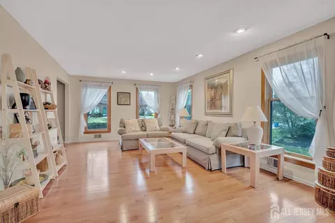 25 Franklin Dr, Plainsboro, NJ 08536 photo 4