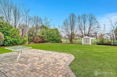 25 Franklin Dr, Plainsboro, NJ 08536 photo 32