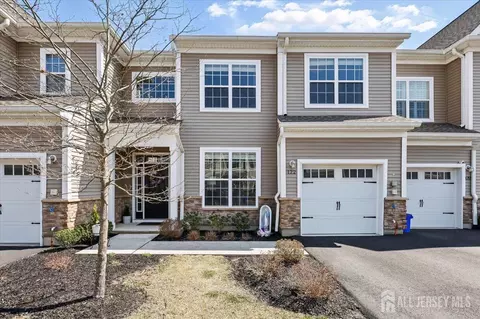 122 Grabowski Dr, Parlin, NJ 08859 photo 1