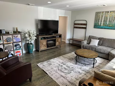 333 Harris Ave, Middlesex, NJ 08846 photo 6