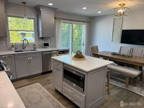 333 Harris Ave, Middlesex, NJ 08846 photo 9