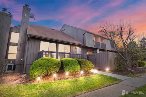 100 Westgate Dr, Edison, NJ 08820 photo 1