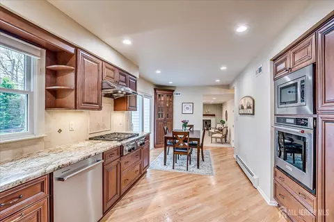 Kitchen - 2 Dellview Dr, Edison, NJ 08820 photo 2 of 6