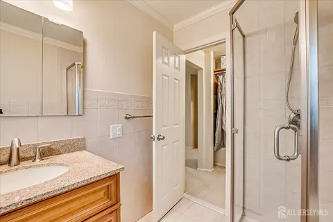 Bath - 2 Dellview Dr, Edison, NJ 08820 photo 3 of 4