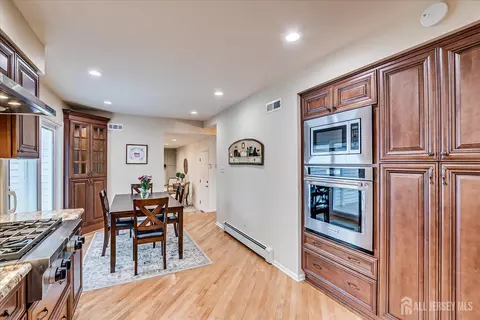 Kitchen - 2 Dellview Dr, Edison, NJ 08820 photo 3 of 6