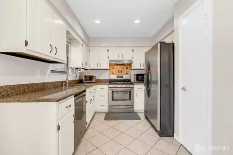 90 Pheasant Run, Edison, NJ 08820 photo 11