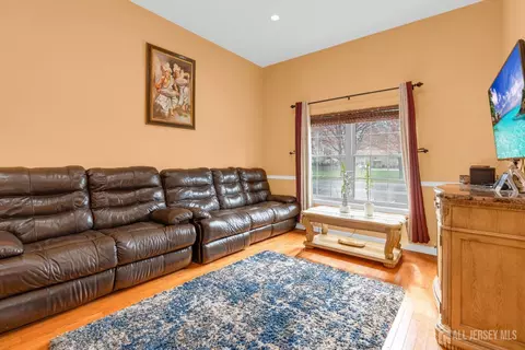 90 Pheasant Run, Edison, NJ 08820 photo 4