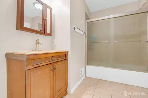 90 Pheasant Run, Edison, NJ 08820 photo 12
