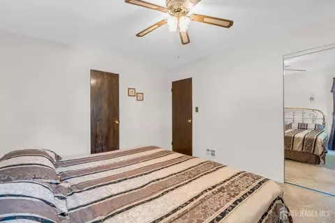 92 Maplewood Ave, Edison, NJ 08837 photo 25