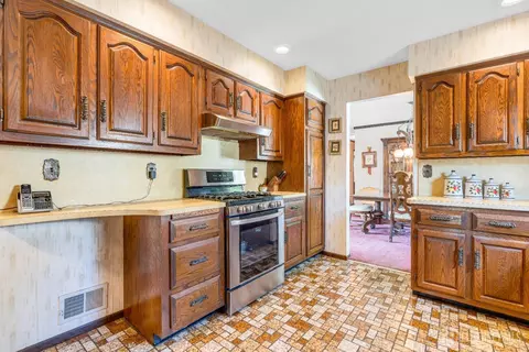 92 Maplewood Ave, Edison, NJ 08837 photo 17