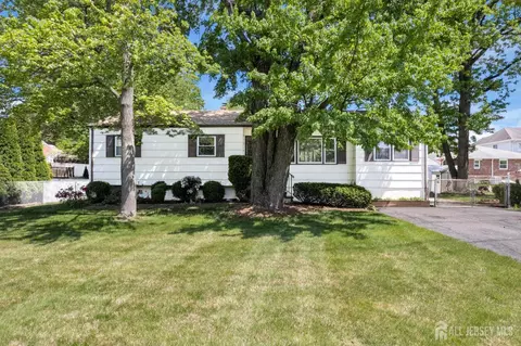 92 Maplewood Ave, Edison, NJ 08837 photo 1