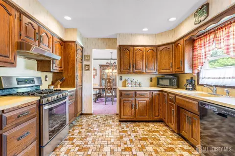 92 Maplewood Ave, Edison, NJ 08837 photo 19