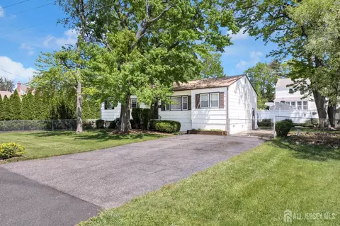 92 Maplewood Ave, Edison, NJ 08837 photo 4