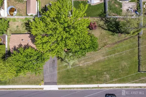 92 Maplewood Ave, Edison, NJ 08837 photo 5