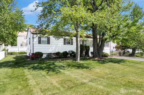 92 Maplewood Ave, Edison, NJ 08837 photo 2