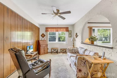 92 Maplewood Ave, Edison, NJ 08837 photo 10