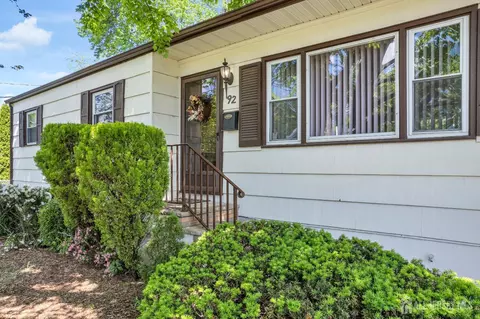 92 Maplewood Ave, Edison, NJ 08837 photo 3