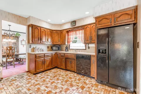 92 Maplewood Ave, Edison, NJ 08837 photo 14