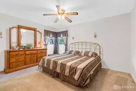 92 Maplewood Ave, Edison, NJ 08837 photo 23