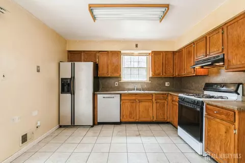 Kitchen - 44 Townsend Dr, Matawan, NJ 07747 photo 1 of 2