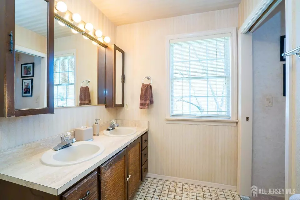 Bath - 50 Oakey Dr, South Brunswick, NJ 08824 photo 3 of 5