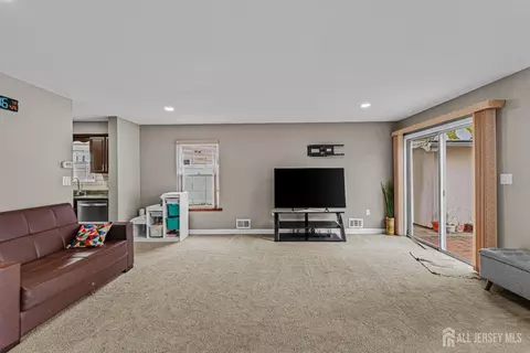 26 Brewster Cir, Old Bridge, NJ 08857 photo 7
