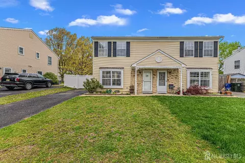 26 Brewster Cir, Old Bridge, NJ 08857 photo 3