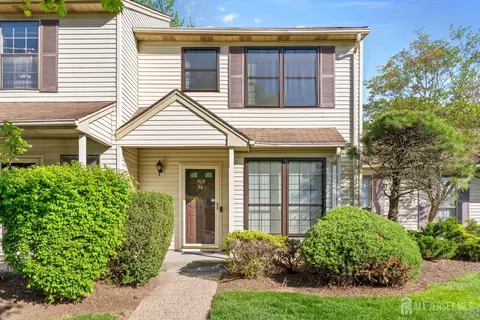 905 Maplecrest Rd, Edison, NJ 08820 photo 1