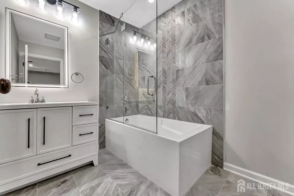 Bath - 13 Markham Rd, Edison, NJ 08817 photo 3 of 5