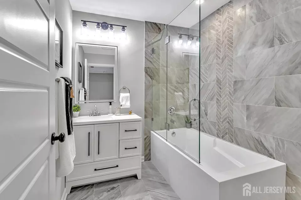 Bath - 13 Markham Rd, Edison, NJ 08817 photo 4 of 5