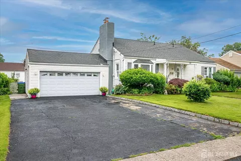 Exterior - 84 Prospect Ave, Edison, NJ 08817 photo 2 of 11