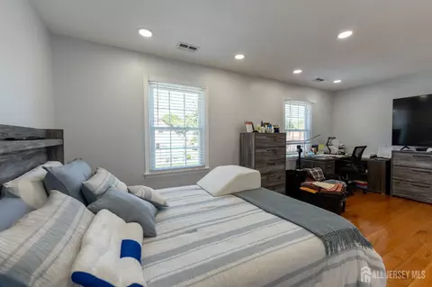 Bedroom - 128 Jay St, Middlesex, NJ 08846 photo 1 of 4