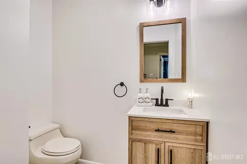 Bath - 9 NW Fielding Pl, Edison, NJ 08820 photo 1 of 5