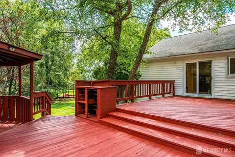 Exterior - 9 NW Fielding Pl, Edison, NJ 08820 photo 5 of 8
