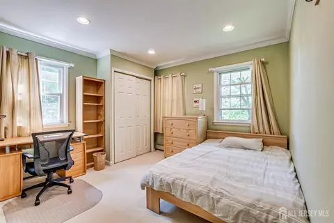 Bedroom - 9 NW Fielding Pl, Edison, NJ 08820 photo 5 of 8