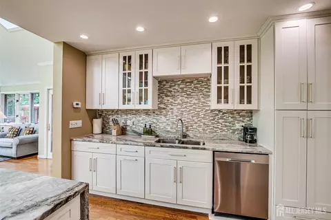 Kitchen - 9 NW Fielding Pl, Edison, NJ 08820 photo 6 of 6