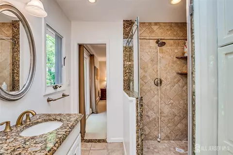 Bath - 9 NW Fielding Pl, Edison, NJ 08820 photo 4 of 5